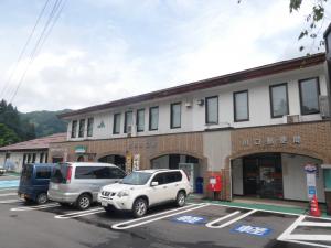 会津川口駅前の写真