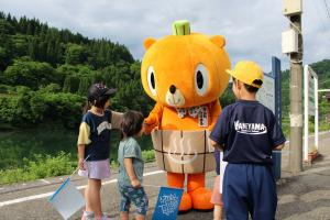友達とじゃれ合うかぼまる